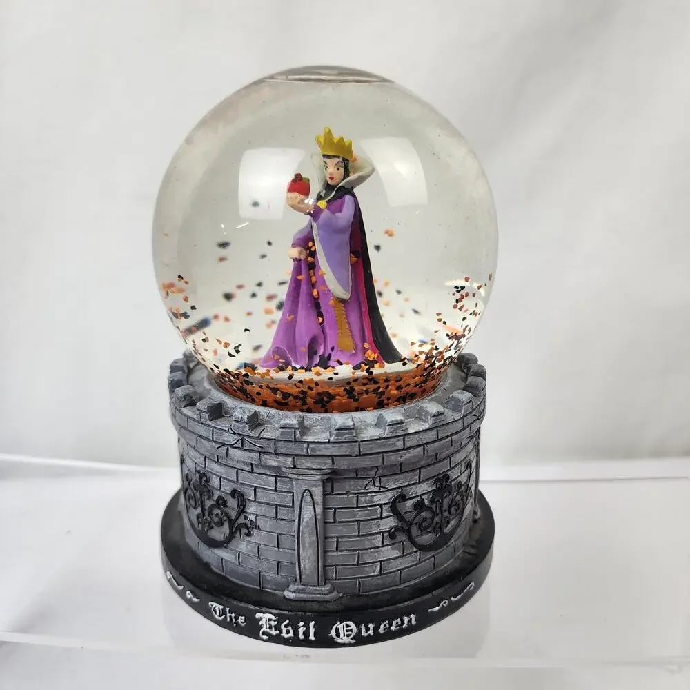 Disney Snow White Evil Queen w/ Apple 6